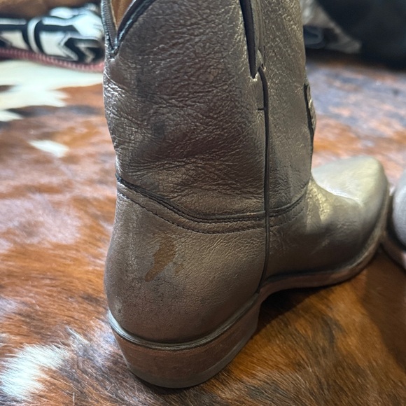 Frye Women's Billy Short Gold Metallic Western Boot size 8 - Picture 7 of 8